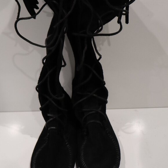 Minnetonka Women's Front Lace Hardsole-  Size 8 Lace up Suede Boots - Picture 2 of 9